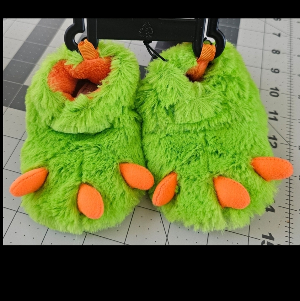 Wonder Nation Fuzzy Green and Orange Claw Slippers